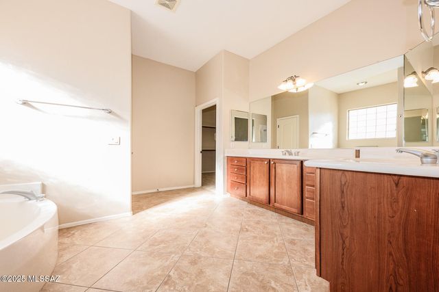 10737 S Miralago Drive, Vail, AZ 85641