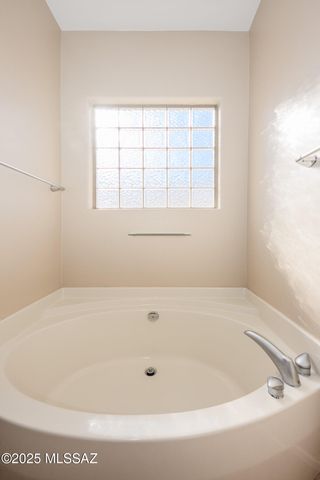 10737 S Miralago Drive, Vail, AZ 85641