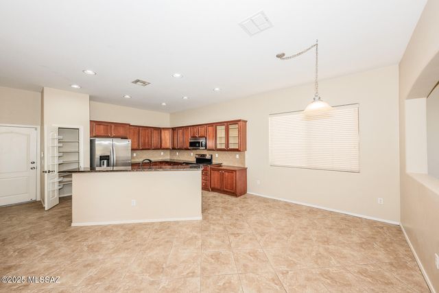 10737 S Miralago Drive, Vail, AZ 85641