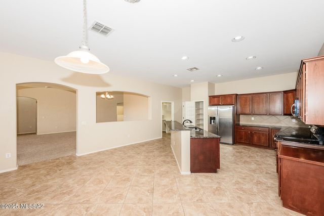 10737 S Miralago Drive, Vail, AZ 85641
