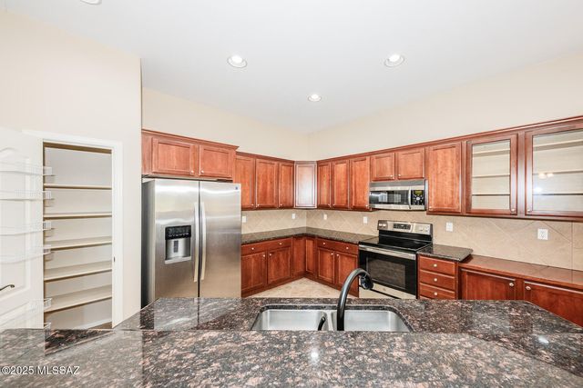 10737 S Miralago Drive, Vail, AZ 85641