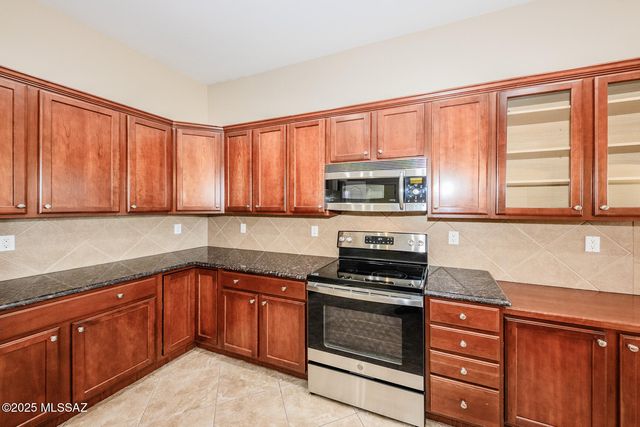 10737 S Miralago Drive, Vail, AZ 85641