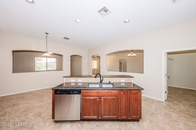 10737 S Miralago Drive, Vail, AZ 85641