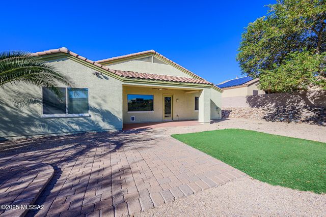 10737 S Miralago Drive, Vail, AZ 85641