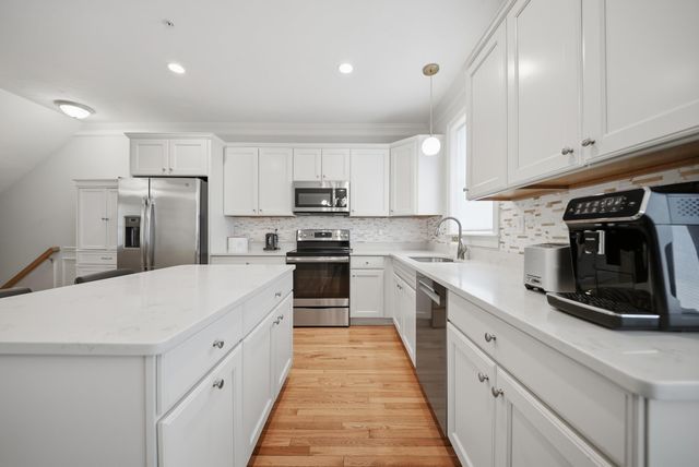 10 Milano Way, Salem, NH 03079