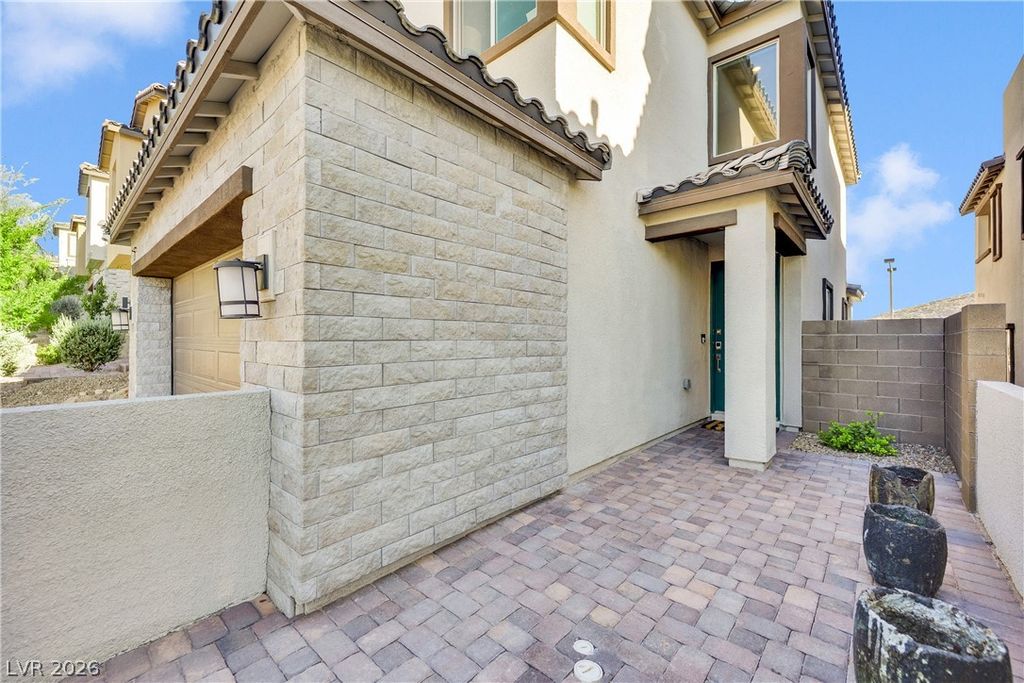11572 Desert Hollow Avenue, Las Vegas, NV 89138 — photo 3