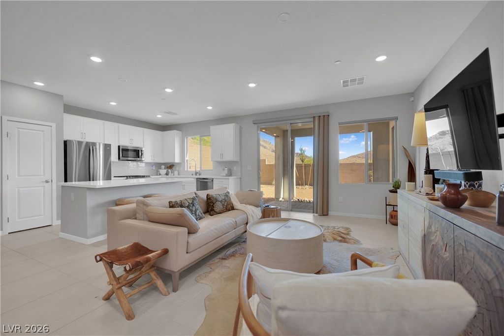 11572 Desert Hollow Avenue, Las Vegas, NV 89138 — photo 4