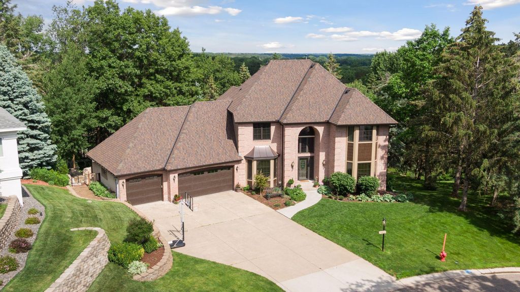 685 Valley View Court, Shoreview, MN 55126