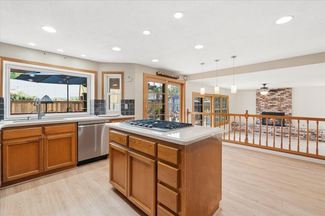 8904 Royal Gate Way, Elk Grove, CA 95624