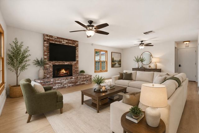 8904 Royal Gate Way, Elk Grove, CA 95624