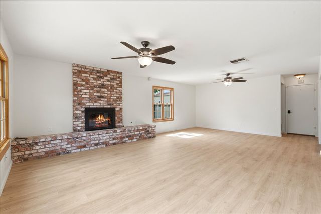 8904 Royal Gate Way, Elk Grove, CA 95624