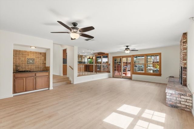 8904 Royal Gate Way, Elk Grove, CA 95624