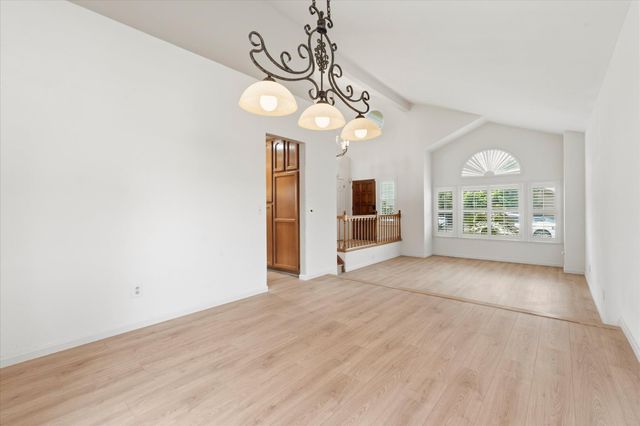 8904 Royal Gate Way, Elk Grove, CA 95624
