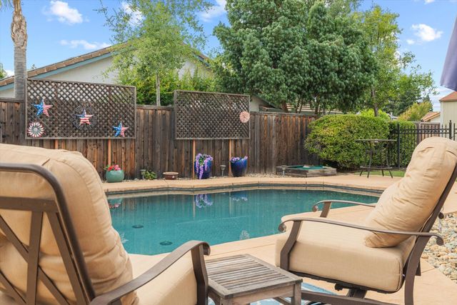 8904 Royal Gate Way, Elk Grove, CA 95624
