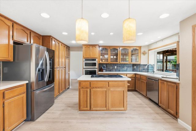 8904 Royal Gate Way, Elk Grove, CA 95624