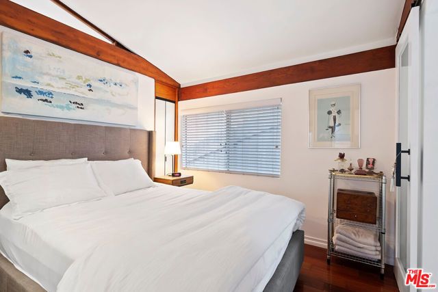 1653 N Beverly Glen Boulevard, Los Angeles, CA 90077