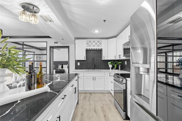 219 4TH AVENUE N 201, St Petersburg, FL 33701