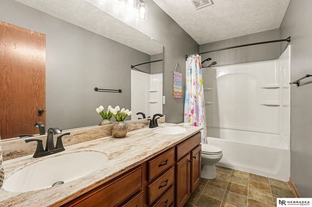 12614 S 82nd Street, Papillion, NE 68046