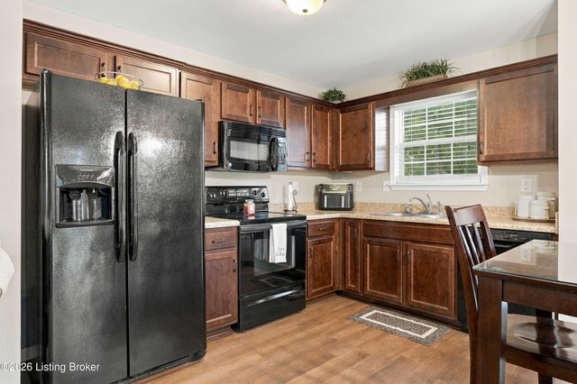1012 Bogard Ln, Mt Washington, KY 40047