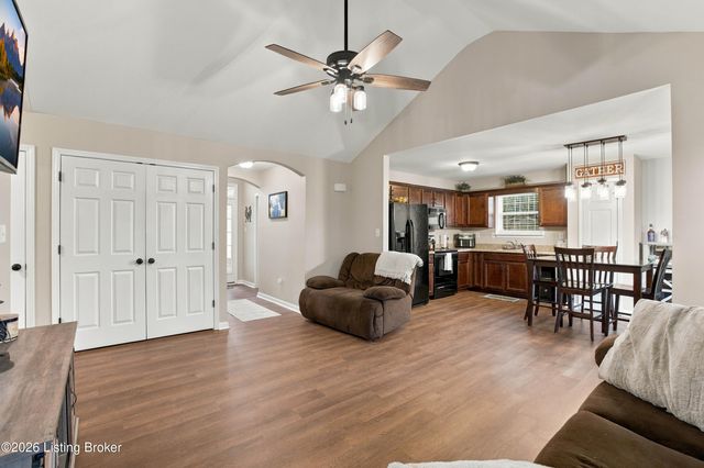 1012 Bogard Ln, Mt Washington, KY 40047