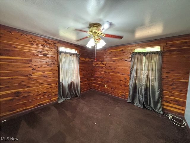 33 Athens Drive, New Cumberland, WV 26047