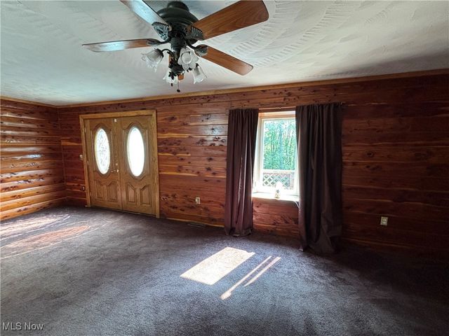 33 Athens Drive, New Cumberland, WV 26047