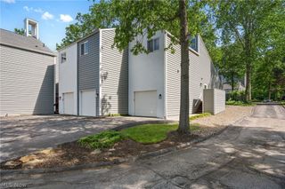 1376 Bobby Lane 32, Westlake, OH 44145