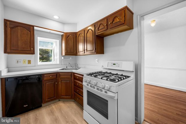 215 GROVE PARK RD, Brooklyn Park, MD 21225