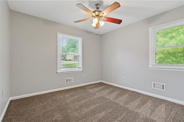 11827 E 50TH Terrace, Kansas City, MO 64133