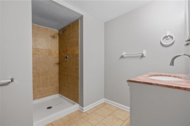 11827 E 50TH Terrace, Kansas City, MO 64133