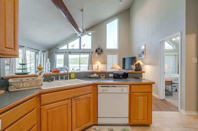 922 S Lakeview Drive, Gordon, TX 76453