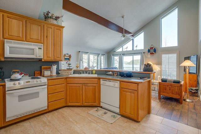 922 S Lakeview Drive, Gordon, TX 76453