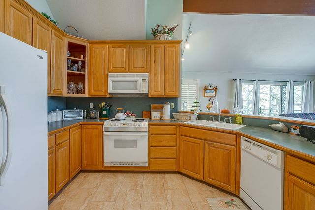 922 S Lakeview Drive, Gordon, TX 76453