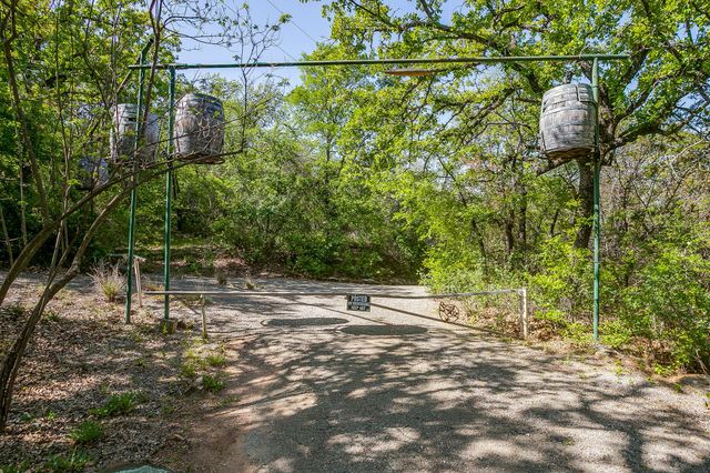 922 S Lakeview Drive, Gordon, TX 76453