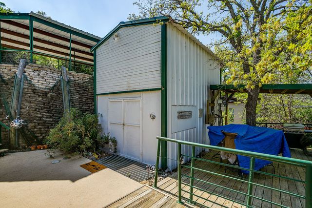 922 S Lakeview Drive, Gordon, TX 76453