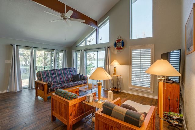 922 S Lakeview Drive, Gordon, TX 76453