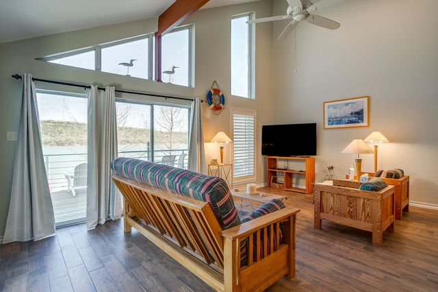 922 S Lakeview Drive, Gordon, TX 76453