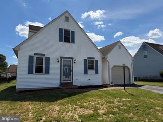 536 BRACKEN DR, Chambersburg, PA 17201