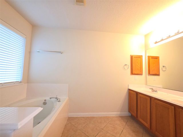 163 Snug Harbor Drive, Montgomery, TX 77356