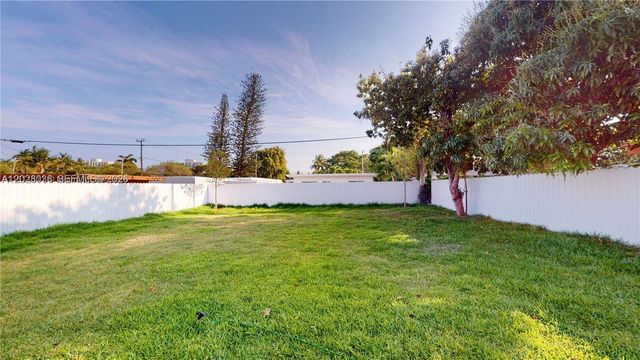 1284 NE 111th St 1284, Miami, FL 33161