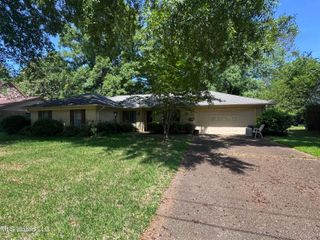 5120 Shirlwood Drive, Jackson, MS 39211