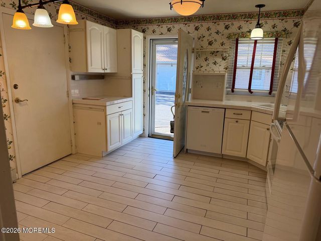 682 New Castle Court B, Lakewood, NJ 08701