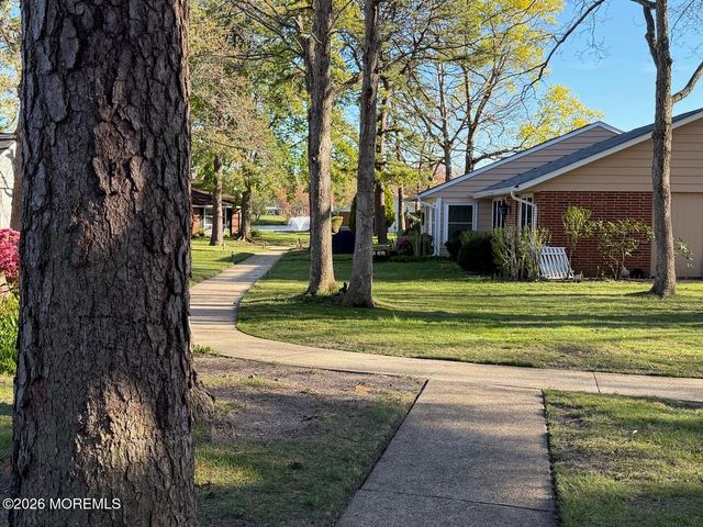 682 New Castle Court B, Lakewood, NJ 08701