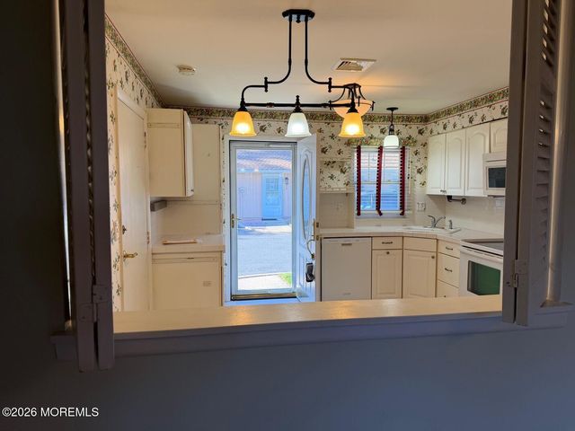 682 New Castle Court B, Lakewood, NJ 08701