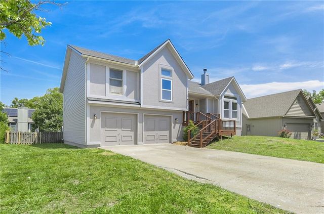 146 W Colleen Drive, Gardner, KS 66030