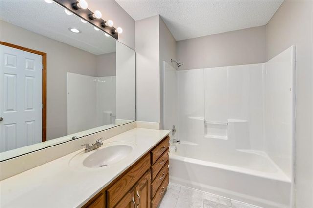 146 W Colleen Drive, Gardner, KS 66030