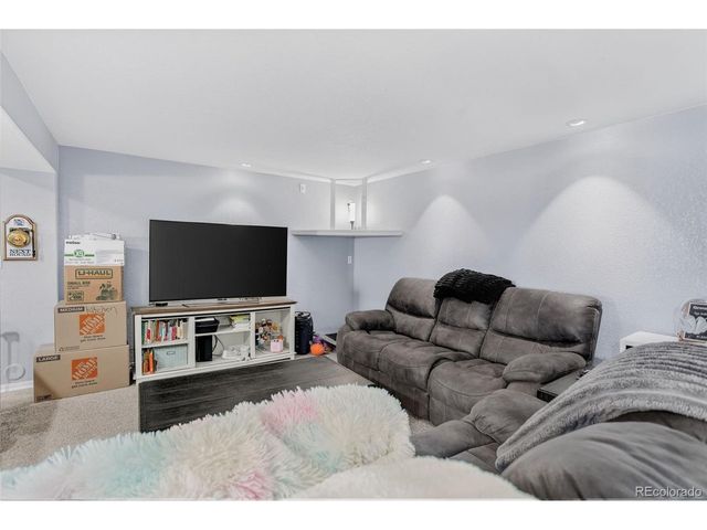 19824 E Stanford Dr, Centennial, CO 80015