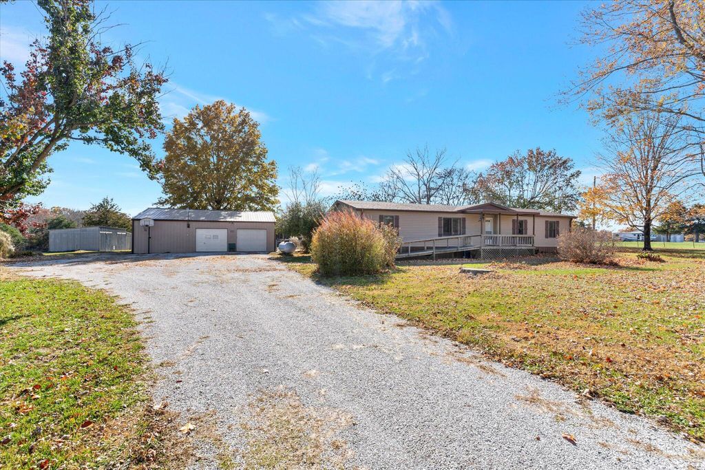 208 Carter Road, Sparta, MO 65753