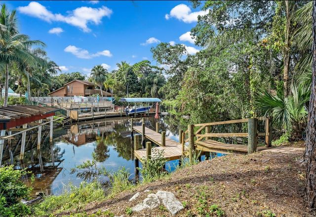 522 SW Timber Trail, Stuart, FL 34997