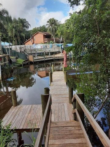 522 SW Timber Trail, Stuart, FL 34997